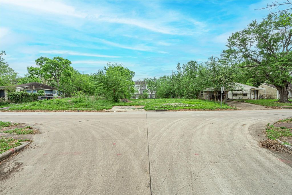 6031 Beekman Road, Houston, TX 77021