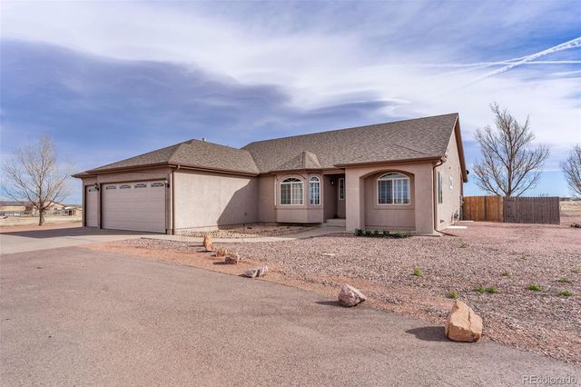 1408 E Kiva Drive, Pueblo, CO 81007