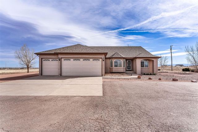 1408 E Kiva Drive, Pueblo, CO 81007