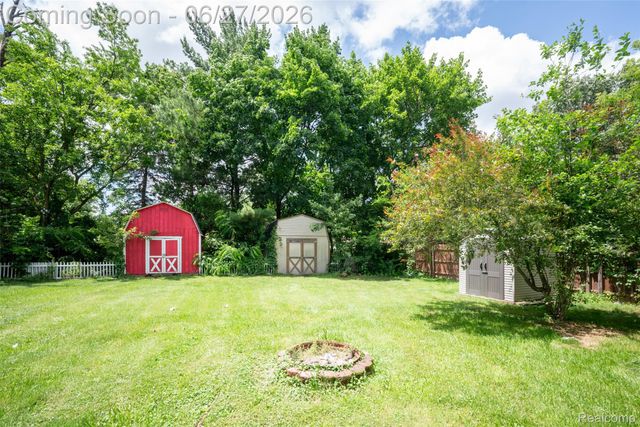 2347 Pauline Drive, Waterford Charter Township, MI 48329