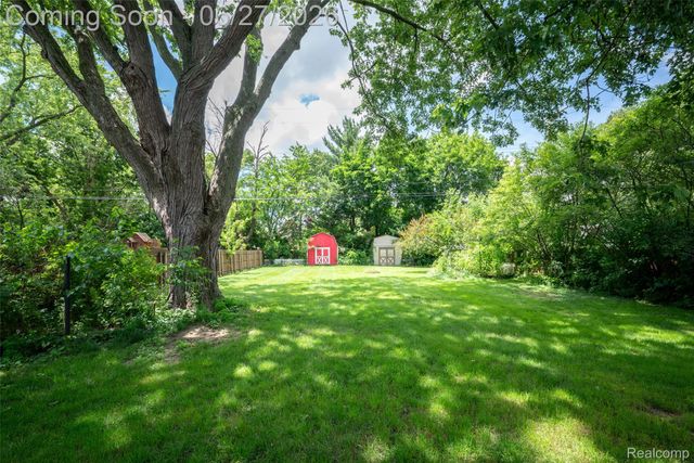 2347 Pauline Drive, Waterford Charter Township, MI 48329