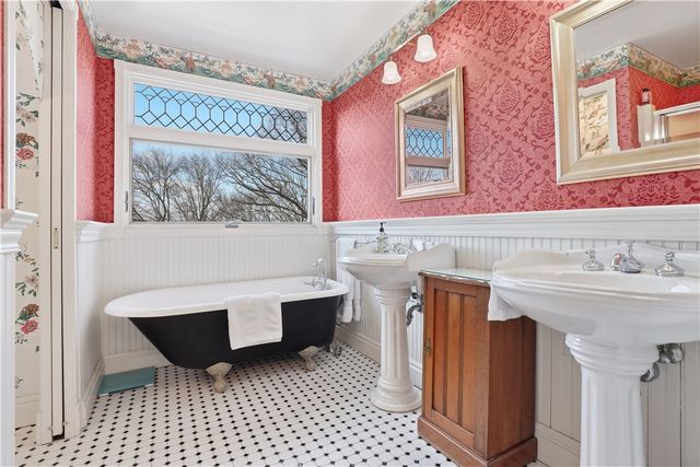 136 W Swissvale Ave, Regent Square, PA 15218