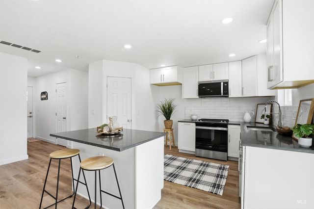 9225 W Landmark St, Boise, ID 83704