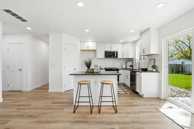 9225 W Landmark St, Boise, ID 83704