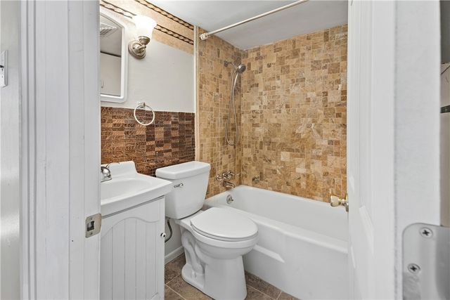 1365 Orchard Ave, New Kensington, PA 15068
