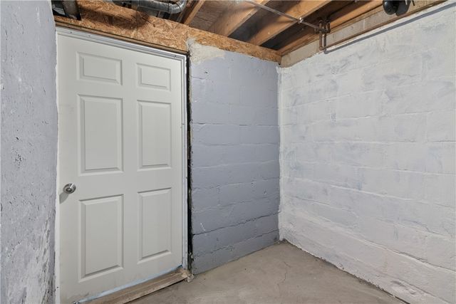 1365 Orchard Ave, New Kensington, PA 15068