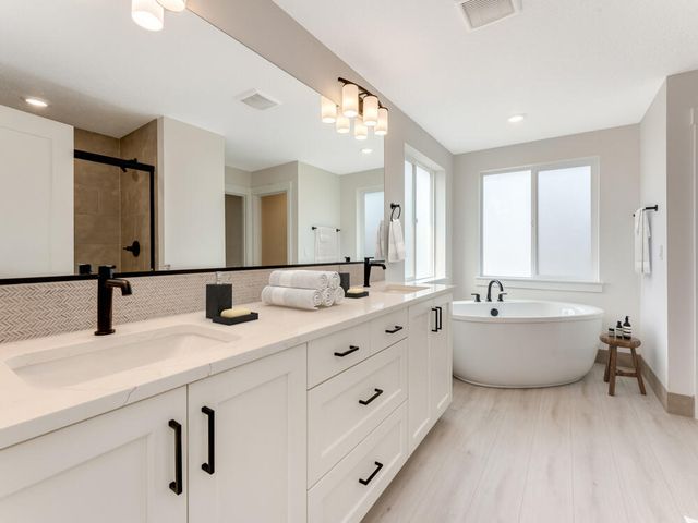 3068 NE Brownstone Place, Bend, OR 97701