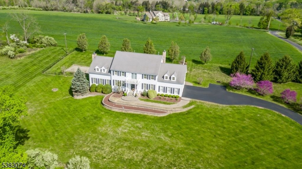 3 Covered Bridge Rd, Delaware Twp., NJ 08559