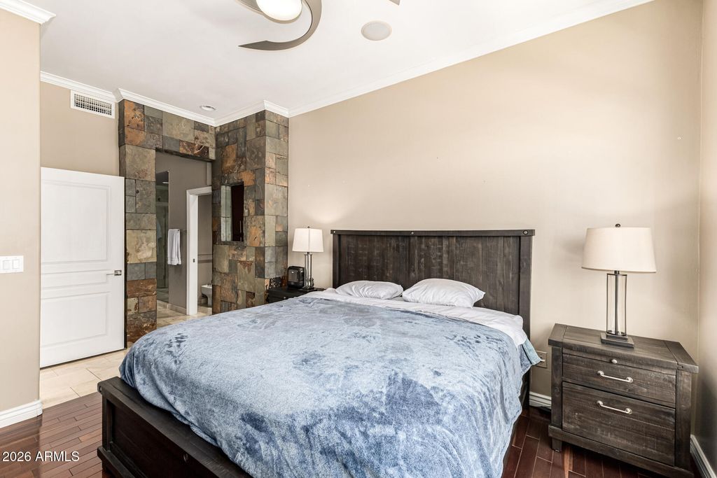 Image 14 of property listing at 14450 N THOMPSON PEAK Parkway 140, Scottsdale, AZ 85260