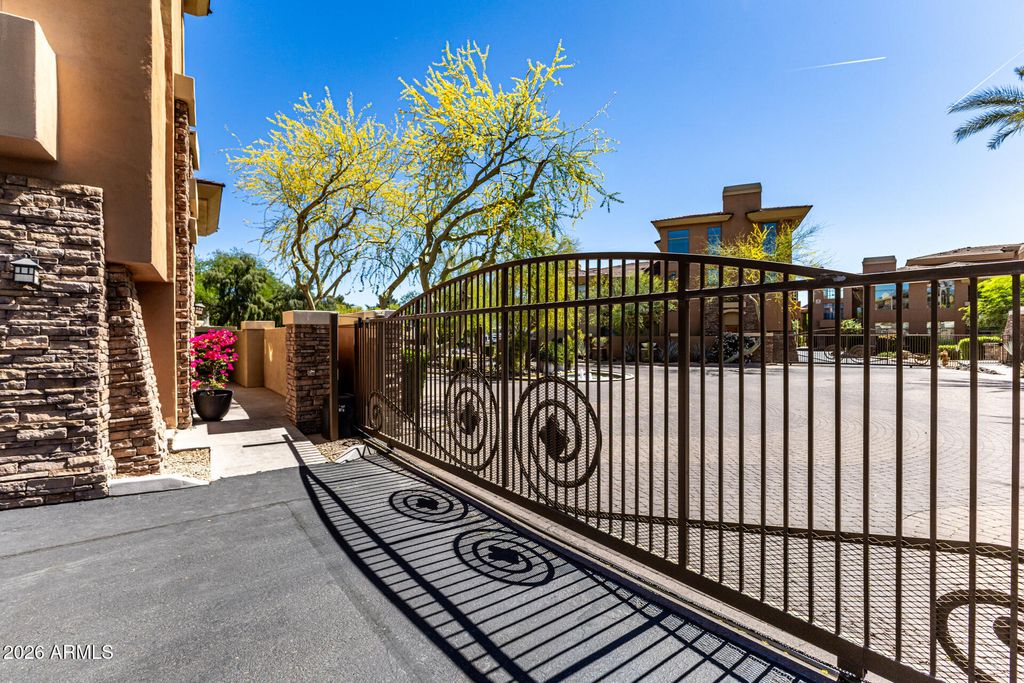 Image 29 of property listing at 14450 N THOMPSON PEAK Parkway 140, Scottsdale, AZ 85260