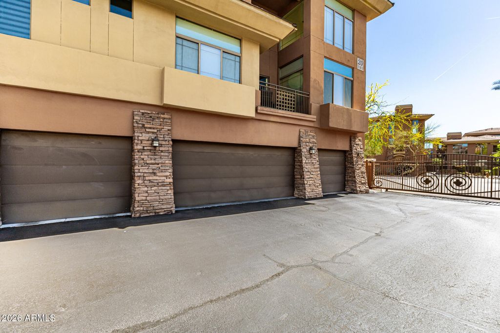 Image 30 of property listing at 14450 N THOMPSON PEAK Parkway 140, Scottsdale, AZ 85260