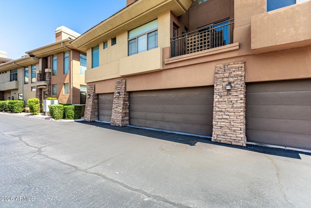 Image 31 of property listing at 14450 N THOMPSON PEAK Parkway 140, Scottsdale, AZ 85260