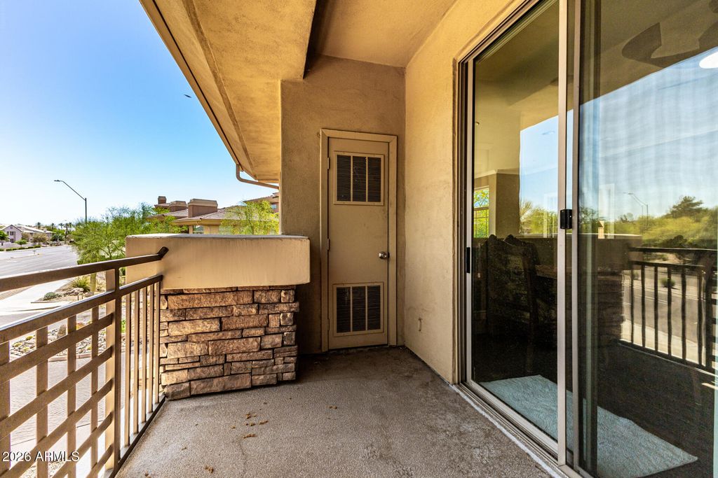 Image 40 of property listing at 14450 N THOMPSON PEAK Parkway 140, Scottsdale, AZ 85260