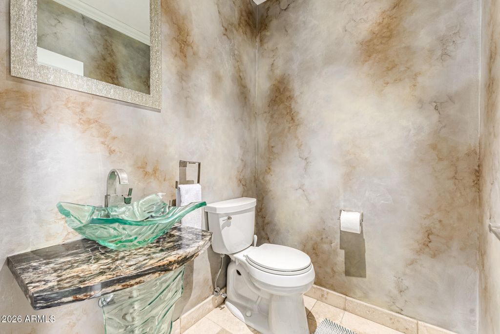 Image 9 of property listing at 14450 N THOMPSON PEAK Parkway 140, Scottsdale, AZ 85260