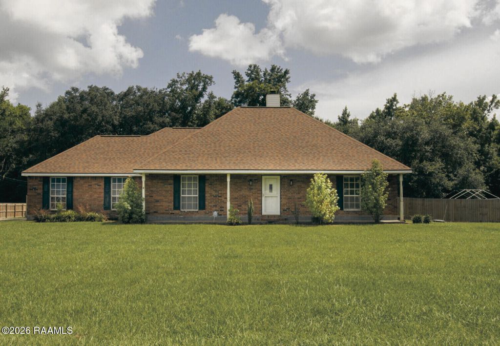 1034 Hollow Oaks Road, Breaux Bridge, LA 70517