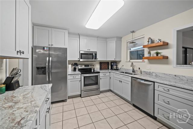 527 Red Oak Drive, Savannah, GA 31419
