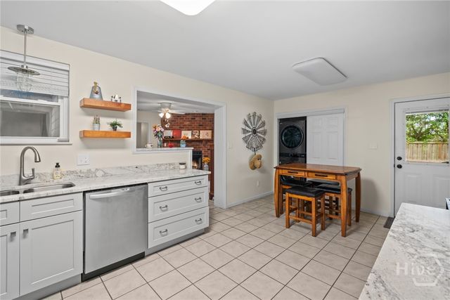 527 Red Oak Drive, Savannah, GA 31419