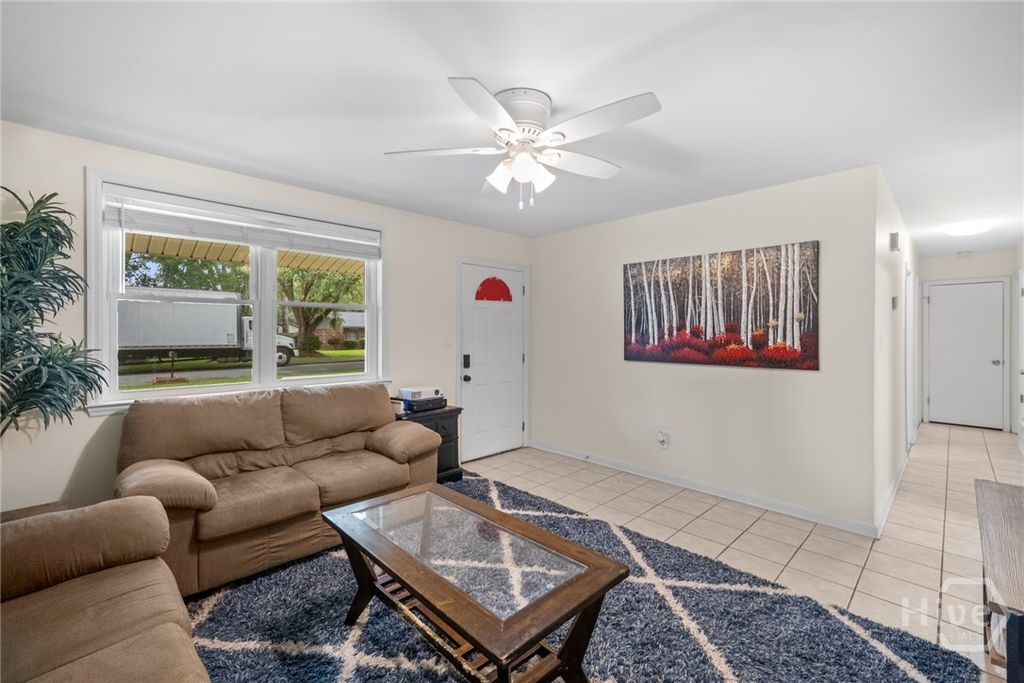 Image 10 of property listing at 527 Red Oak Drive, Savannah, GA 31419