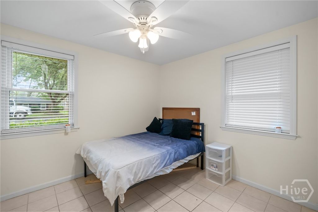 Image 11 of property listing at 527 Red Oak Drive, Savannah, GA 31419