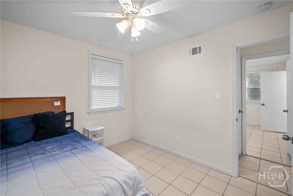 Image 12 of property listing at 527 Red Oak Drive, Savannah, GA 31419
