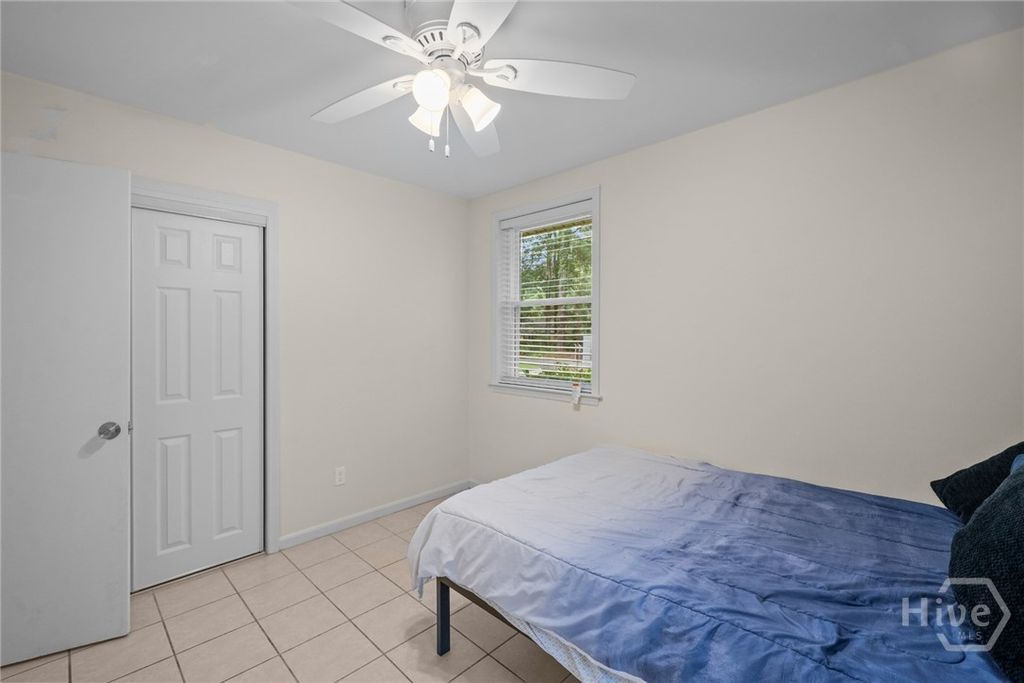 Image 13 of property listing at 527 Red Oak Drive, Savannah, GA 31419