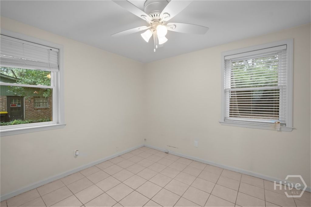 Image 14 of property listing at 527 Red Oak Drive, Savannah, GA 31419