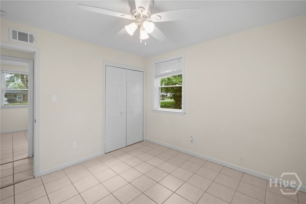 Image 15 of property listing at 527 Red Oak Drive, Savannah, GA 31419