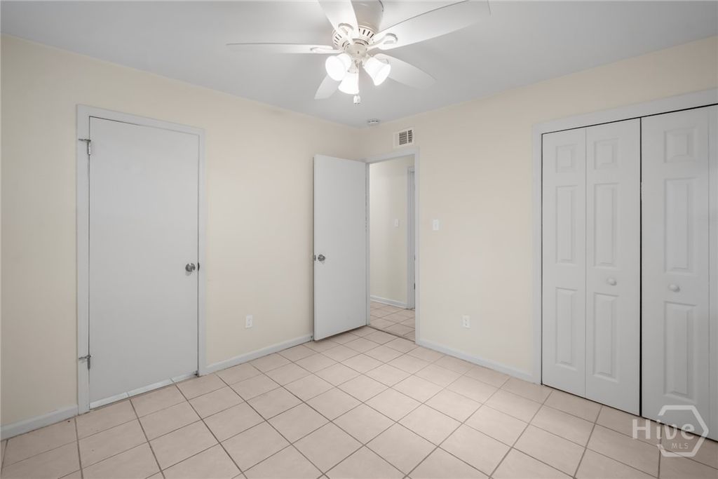 Image 16 of property listing at 527 Red Oak Drive, Savannah, GA 31419