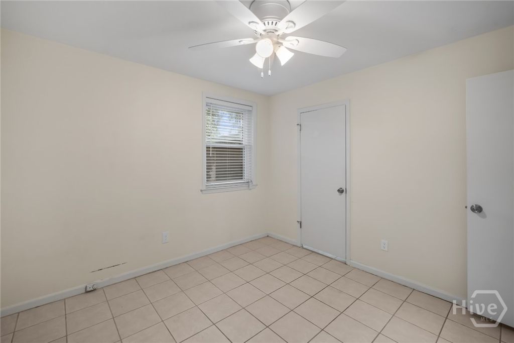 Image 17 of property listing at 527 Red Oak Drive, Savannah, GA 31419