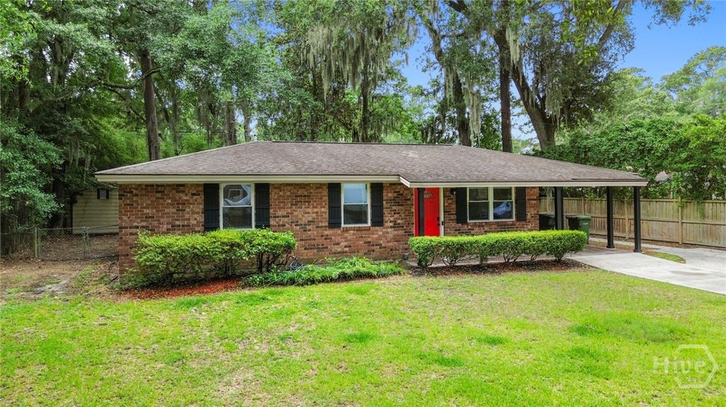 Image 2 of property listing at 527 Red Oak Drive, Savannah, GA 31419