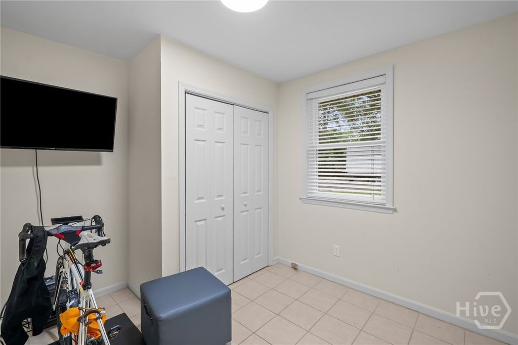 Image 20 of property listing at 527 Red Oak Drive, Savannah, GA 31419