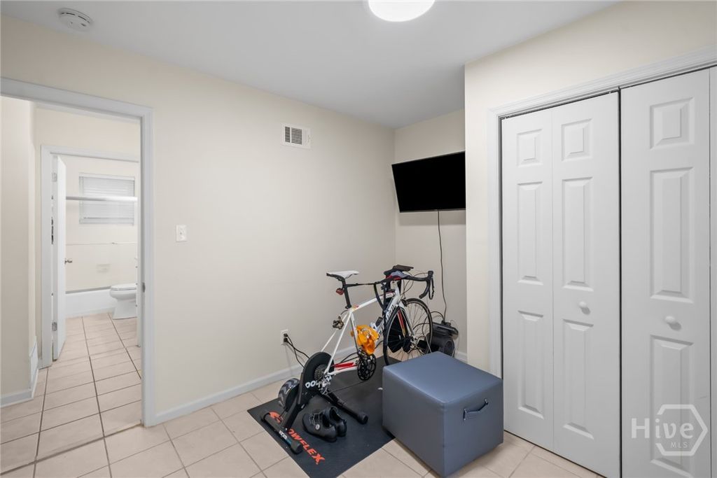 Image 21 of property listing at 527 Red Oak Drive, Savannah, GA 31419