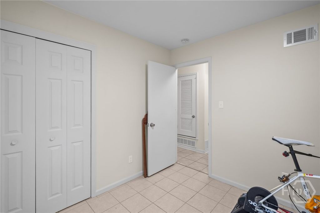 Image 22 of property listing at 527 Red Oak Drive, Savannah, GA 31419