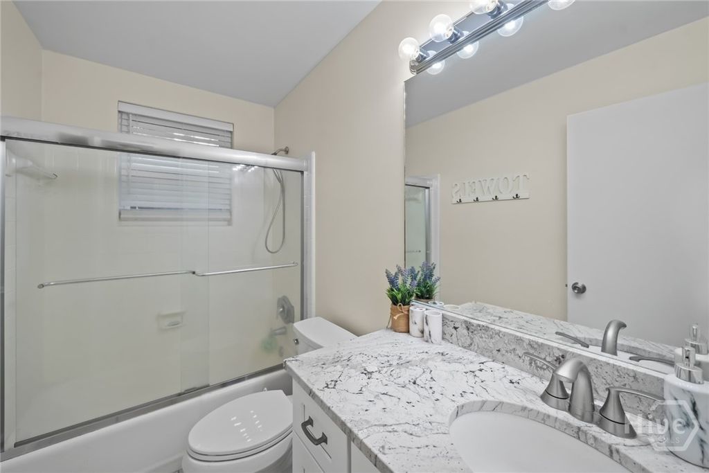 Image 23 of property listing at 527 Red Oak Drive, Savannah, GA 31419