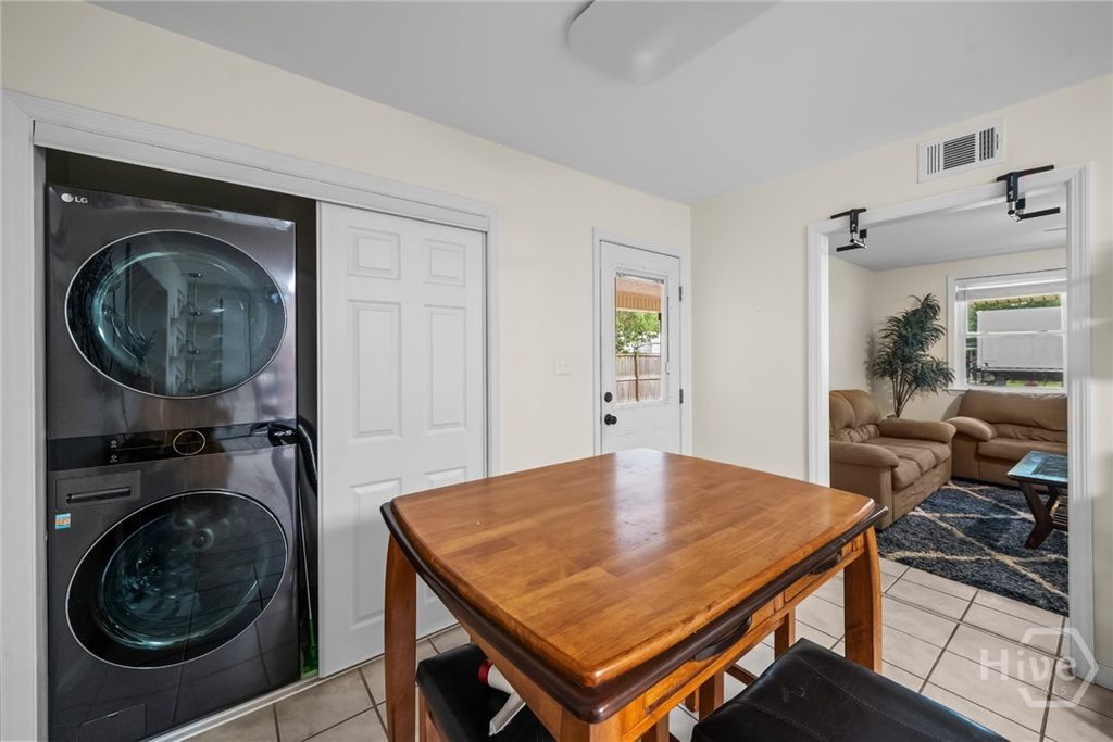 Image 26 of property listing at 527 Red Oak Drive, Savannah, GA 31419