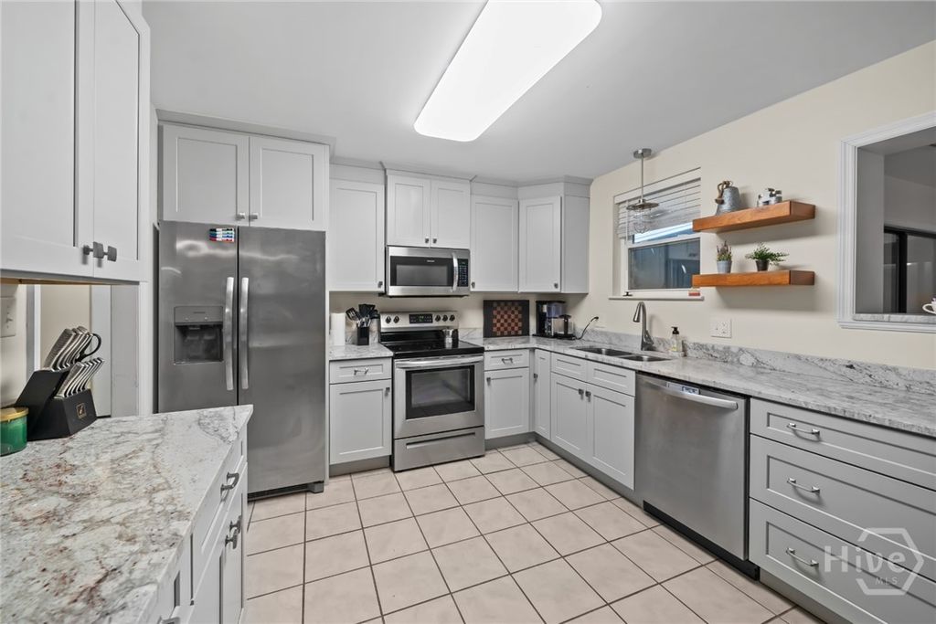 Image 28 of property listing at 527 Red Oak Drive, Savannah, GA 31419