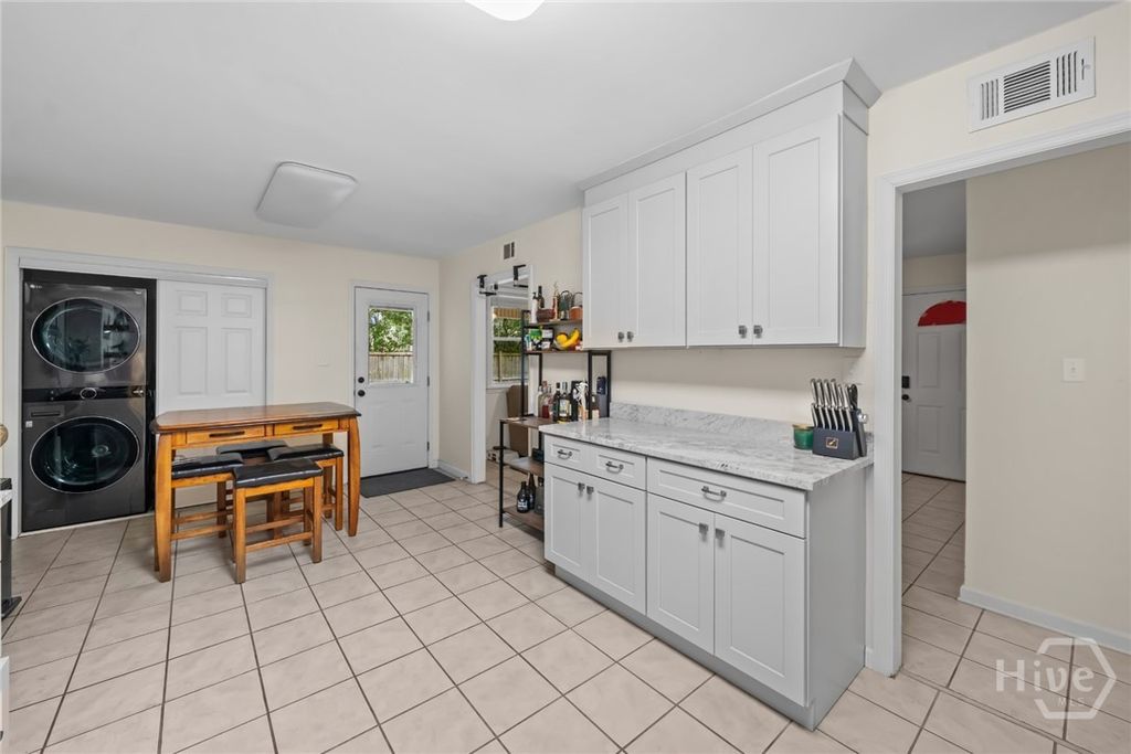 Image 29 of property listing at 527 Red Oak Drive, Savannah, GA 31419