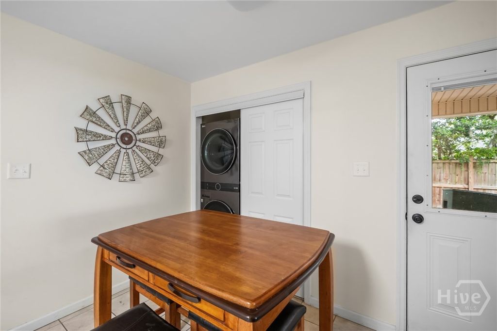 Image 31 of property listing at 527 Red Oak Drive, Savannah, GA 31419