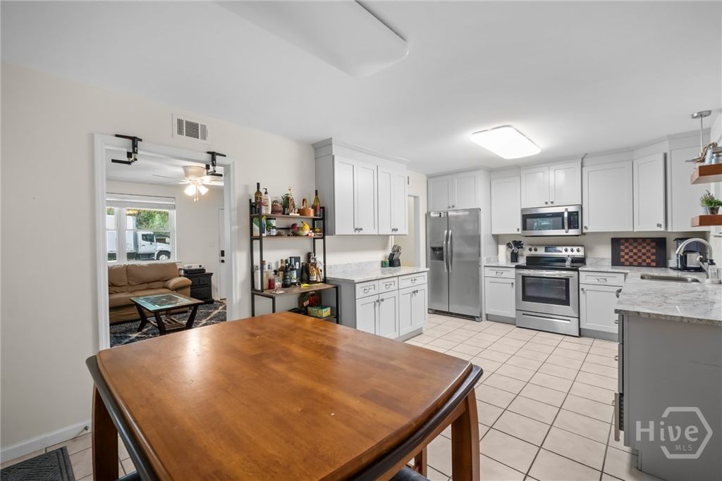 Image 32 of property listing at 527 Red Oak Drive, Savannah, GA 31419