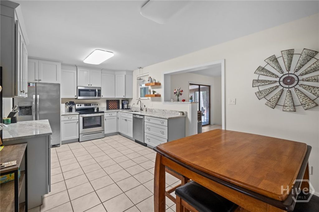 Image 33 of property listing at 527 Red Oak Drive, Savannah, GA 31419