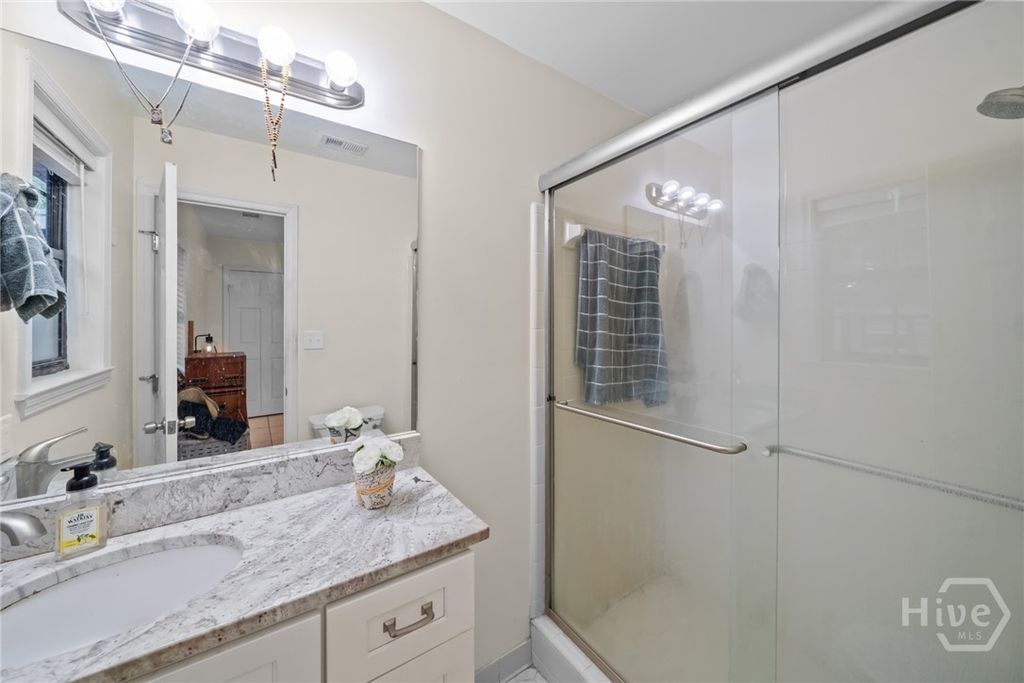 Image 40 of property listing at 527 Red Oak Drive, Savannah, GA 31419