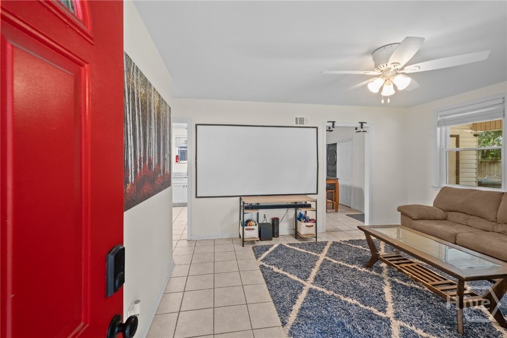Image 7 of property listing at 527 Red Oak Drive, Savannah, GA 31419