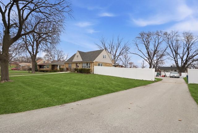 29 S Iowa Avenue, Addison, IL 60101