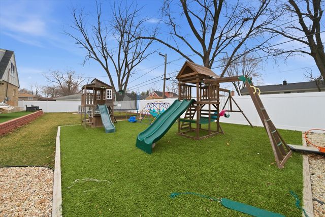 29 S Iowa Avenue, Addison, IL 60101