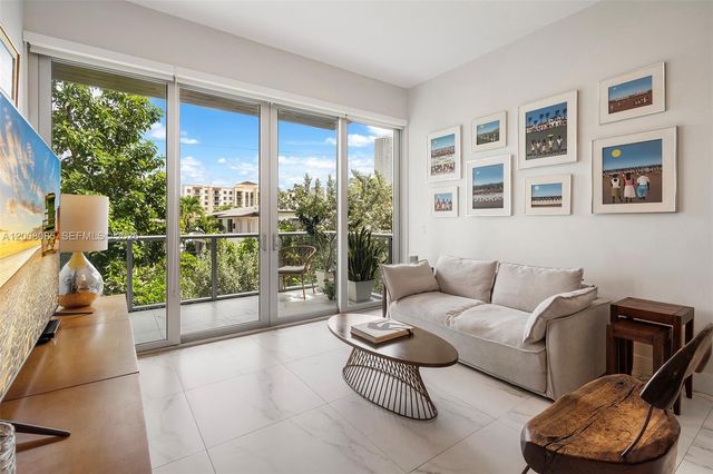 545 SW 11th St 208, Miami, FL 33129