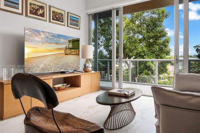 545 SW 11th St 208, Miami, FL 33129