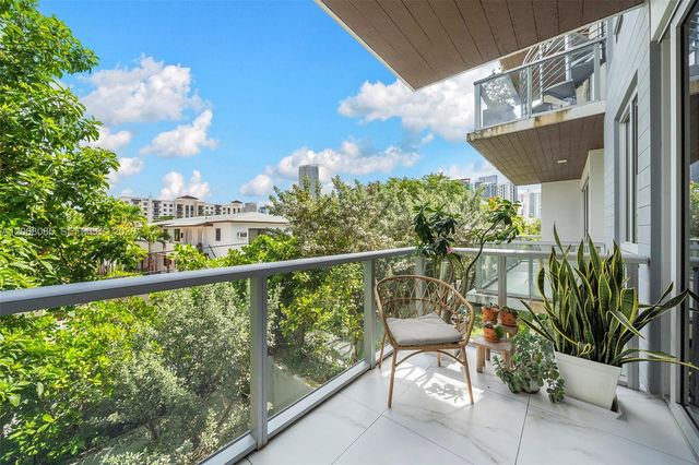 545 SW 11th St 208, Miami, FL 33129