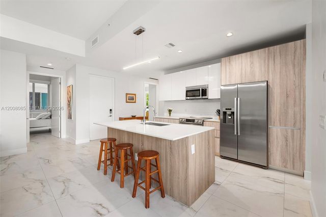 545 SW 11th St 208, Miami, FL 33129