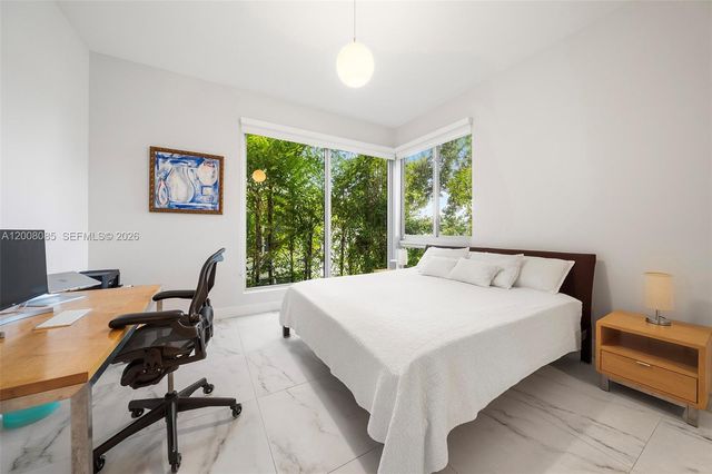 545 SW 11th St 208, Miami, FL 33129