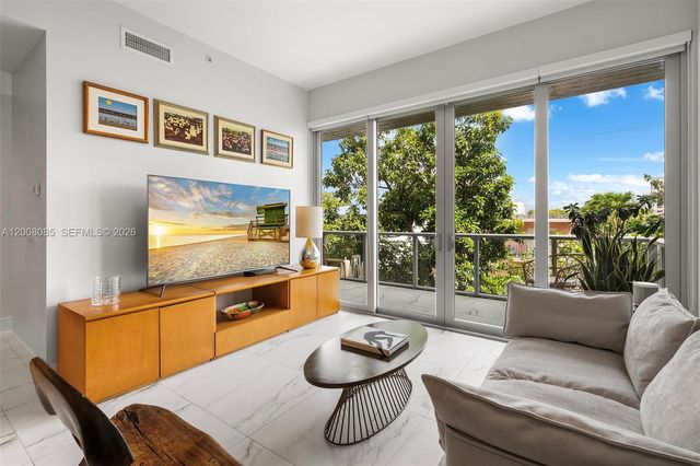 545 SW 11th St 208, Miami, FL 33129